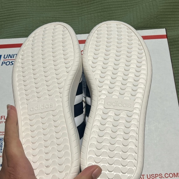 Adidas Barreda Athletic Shoes White Sneaker Blue Stripes Men Size 7 1/2 W 8 1/2 - Picture 7 of 9